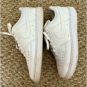 NIKE COURT VISION LOW